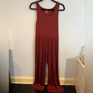 IMBODHI Hana Jumpsuit in ribbed redwood - XL